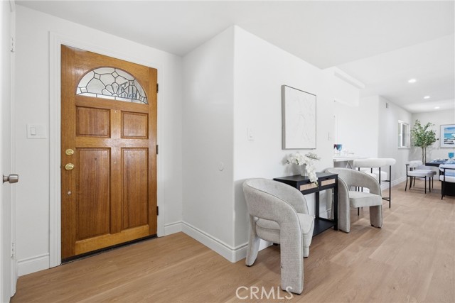 Detail Gallery Image 4 of 38 For 335 N London Pl, Anaheim,  CA 92806 - 5 Beds | 3 Baths