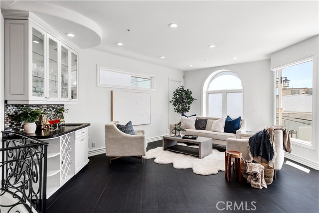 225 Rosecrans Place, Manhattan Beach, California 90266, 3 Bedrooms Bedrooms, ,3 BathroomsBathrooms,Residential,Sold,Rosecrans,SB23067054