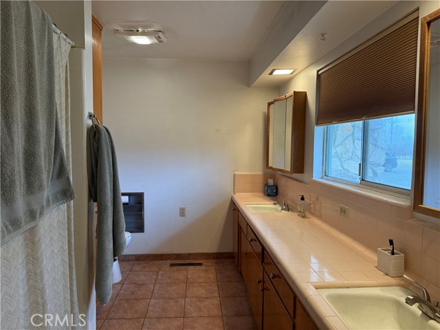 Detail Gallery Image 16 of 47 For 25565 Road 13, Chowchilla,  CA 93610 - 4 Beds | 3 Baths