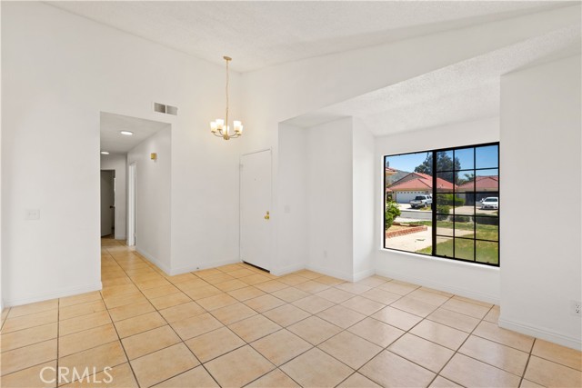 Detail Gallery Image 3 of 23 For 11711 Crane Ct, Moreno Valley,  CA 92557 - 3 Beds | 2 Baths