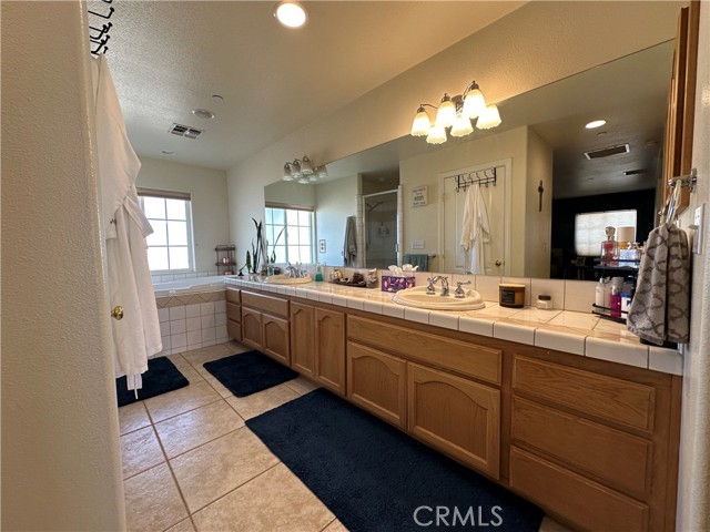 8843 San Diego Drive, Yucca Valley CA: https://media.crmls.org/medias/07a51383-96cb-4b70-b850-561b203743bd.jpg