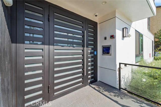 Detail Gallery Image 3 of 14 For 7510 Sepulveda Bld #101,  Van Nuys,  CA 91405 - 2 Beds | 2 Baths