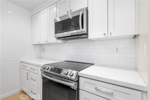 Image 5 of 33 For 5257 Radford Ave  101