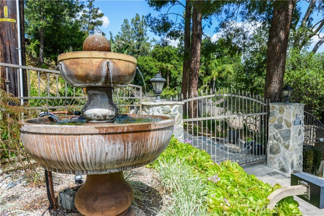 Detail Gallery Image 5 of 54 For 22757 Plummer St, Chatsworth,  CA 91311 - 3 Beds | 3 Baths