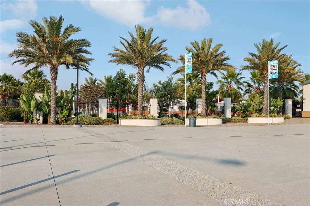 https://media.crmls.org/medias/07a61041-b399-466b-b4d0-ed9a180e2e2c.jpg?preset=X-Large