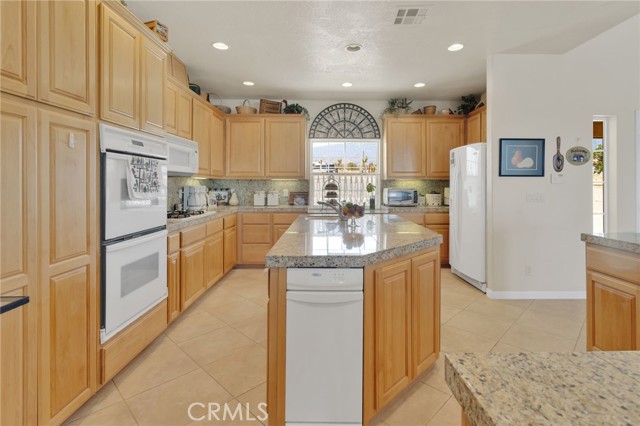 Detail Gallery Image 12 of 43 For 460 Solano Rd, Pinon Hills,  CA 92372 - 4 Beds | 3/1 Baths