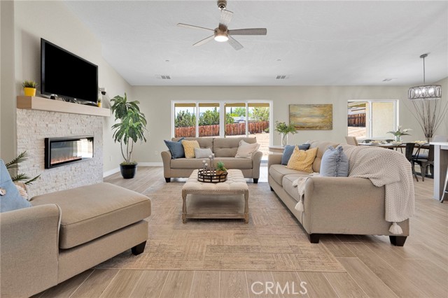 Detail Gallery Image 10 of 63 For 18525 Seaforth, Hesperia,  CA 92345 - 4 Beds | 2/1 Baths