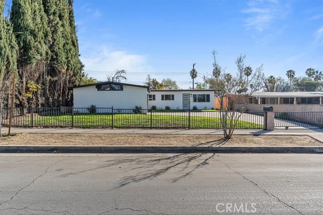 Detail Gallery Image 2 of 31 For 12702 Louvre St, Pacoima,  CA 91331 - 4 Beds | 2 Baths