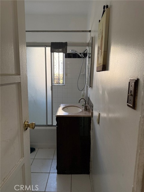 1229 E 89th Street, Los Angeles CA: https://media.crmls.org/medias/07a759e6-0ab9-4d86-ab64-0aa862abea78.jpg