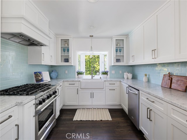246 Via Los Miradores, Redondo Beach CA: https://media.crmls.org/medias/07a76e86-6eb9-4345-be4b-bdd5c6978092.jpg