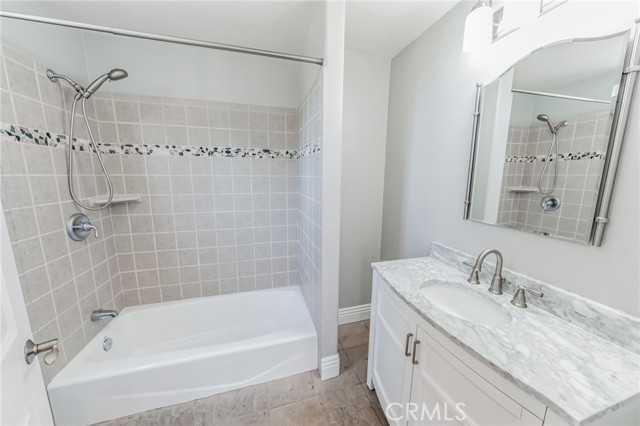 Detail Gallery Image 31 of 38 For 5038 Tendilla Ave, Woodland Hills,  CA 91364 - 5 Beds | 3/1 Baths