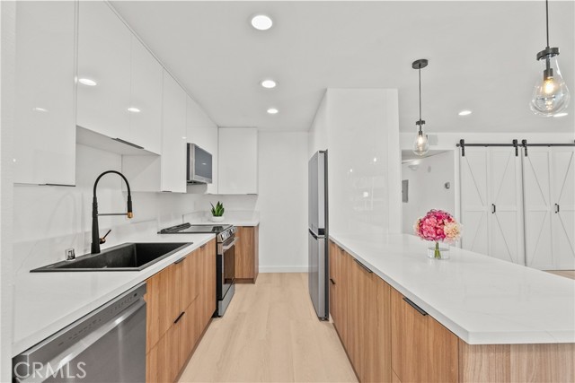 Detail Gallery Image 13 of 43 For 23675 Park Capri #24,  Calabasas,  CA 91302 - 2 Beds | 2 Baths