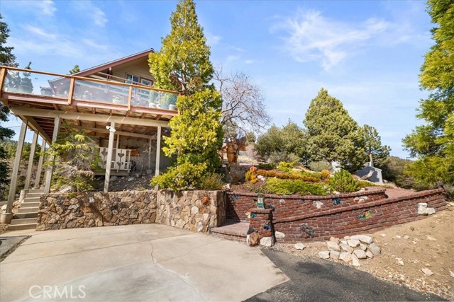 Detail Gallery Image 4 of 38 For 1285 Ridge Rd, Fawnskin,  CA 92333 - 3 Beds | 2 Baths