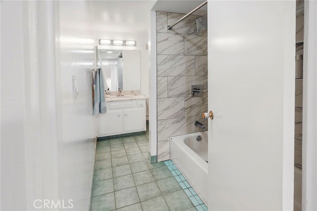 Image 21 of 34 For 4738 La Villa Marina  H