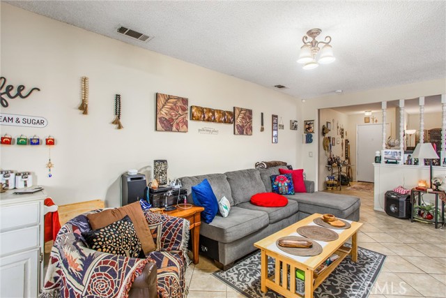 2307 El Toro Circle, Hemet CA: https://media.crmls.org/medias/07ac9f8f-27ca-4d76-99d7-b2b76977ae32.jpg