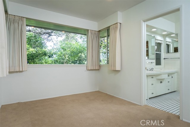 Detail Gallery Image 11 of 15 For 3975 Madison Rd, La Canada Flintridge,  CA 91011 - 4 Beds | 2/2 Baths