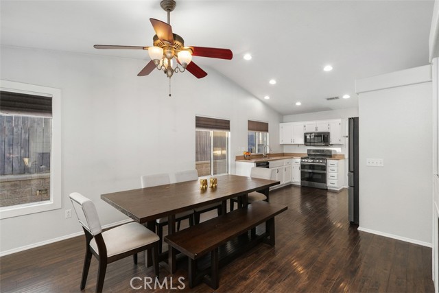 24667 Malbec St, Murrieta CA: https://media.crmls.org/medias/07ae0e40-81dc-4441-82fa-2cab7572728a.jpg
