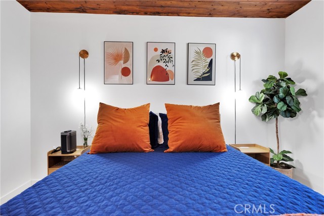 906 W Aeroplane Boulevard, Big Bear City CA: https://media.crmls.org/medias/07ae4ce5-f0ae-45e3-9e92-3bb15e0a26af.jpg