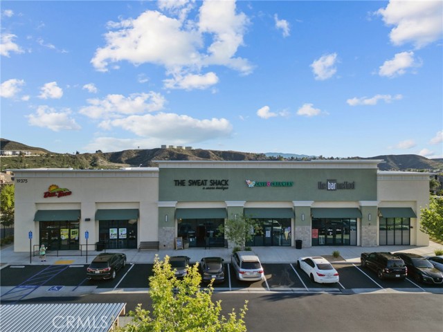 19539 Laroda, Saugus CA: https://media.crmls.org/medias/07aef715-bee9-46fe-9c5c-e937eefe1acd.jpg