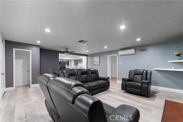 Detail Gallery Image 5 of 27 For 44410 Loneoak, Lancaster,  CA 93534 - 4 Beds | 2 Baths