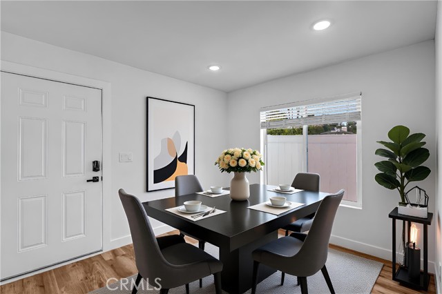 Detail Gallery Image 4 of 25 For 20302 Oxnard, Woodland Hills,  CA 91367 - 3 Beds | 2/1 Baths