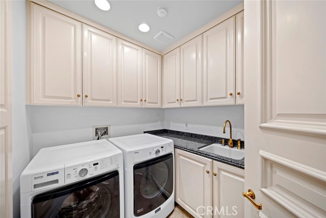 Detail Gallery Image 38 of 46 For 121 Emerald Bay, Laguna Beach,  CA 92651 - 5 Beds | 4/1 Baths