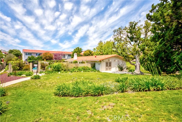 31 Via Sevilla, Rolling Hills Estates CA: https://media.crmls.org/medias/07af8060-bca0-4722-8e91-1bebfa219b60.jpg
