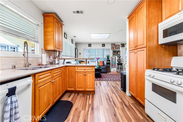 715 Olive Avenue, Huntington Beach CA: https://media.crmls.org/medias/07b06dfe-509b-486d-b864-da9db0a9c0b9.jpg