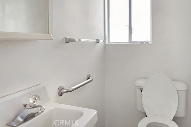 Detail Gallery Image 32 of 36 For 25010 Lawton Ave, Loma Linda,  CA 92354 - 3 Beds | 3/1 Baths