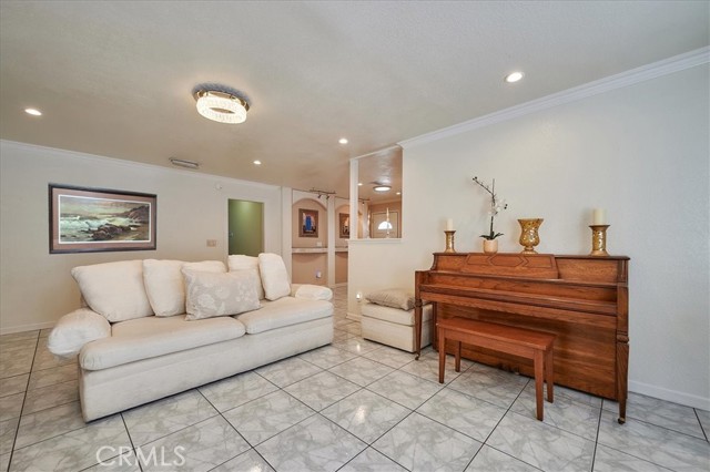 Detail Gallery Image 16 of 52 For 6372 Larchwood Dr, Huntington Beach,  CA 92647 - 4 Beds | 2 Baths