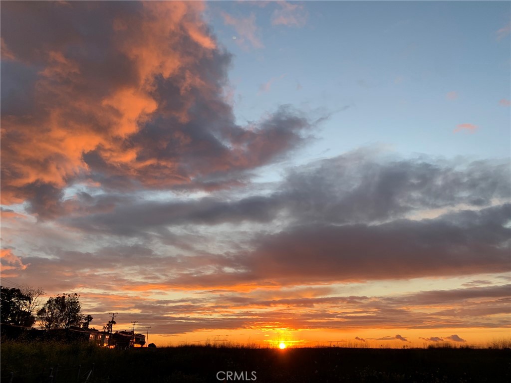 https://media.crmls.org/medias/07b30d6b-7082-48c2-83a5-453d749de880.jpg?preset=X-Large