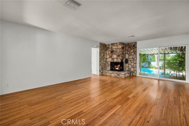 Detail Gallery Image 25 of 52 For 18419 Linnet, Tarzana,  CA 91356 - 3 Beds | 3 Baths