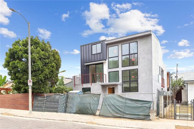 664 Indiana Avenue, Venice CA: https://media.crmls.org/medias/07b418b2-c783-4362-893a-40623a9b0194.jpg