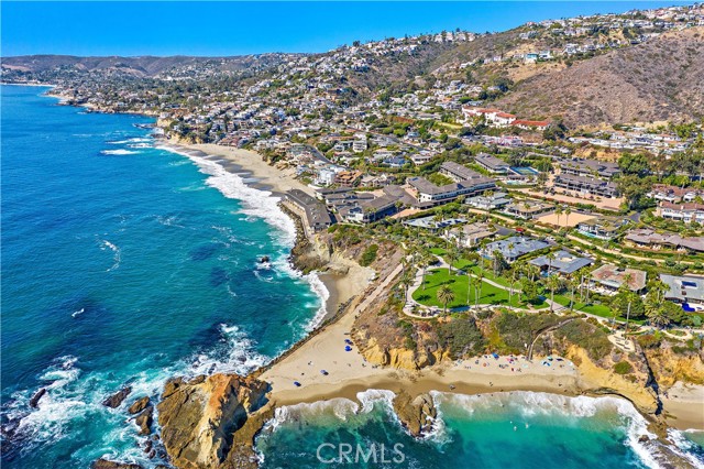 89 Blue Lagoon Villa, Laguna Beach CA: https://media.crmls.org/medias/07b5ea79-3460-486d-96c5-8b32ad72e42b.jpg