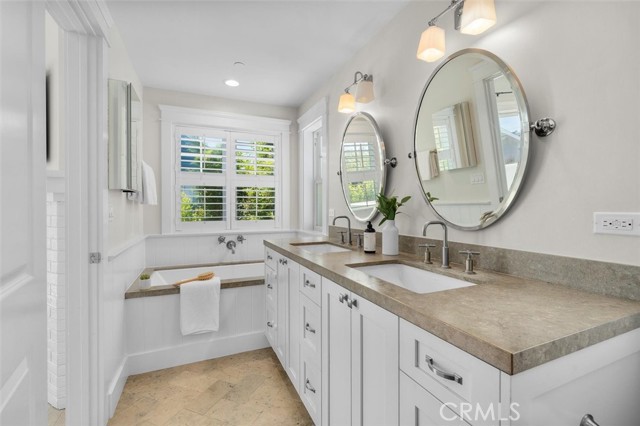 1605 Steinhart Avenue, Redondo Beach CA: https://media.crmls.org/medias/07b68985-7130-4333-9378-2208e00a4c6d.jpg