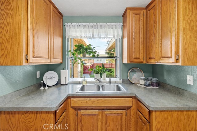 310 Henshaw Ave, Chico CA: https://media.crmls.org/medias/07b76334-9f42-4456-aab6-c2e2d263c27d.jpg