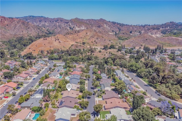 Detail Gallery Image 2 of 32 For 13011 Barto Dr, Granada Hills,  CA 91344 - 5 Beds | 3 Baths