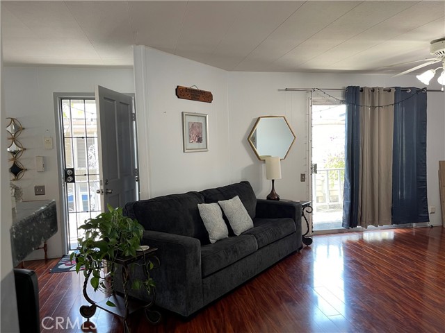 20701 Beach Blvd, Huntington Beach CA: https://media.crmls.org/medias/07b7d048-f5b9-4ebb-9a01-e8f142e7d7e6.jpg