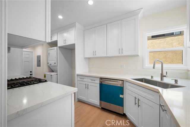 Detail Gallery Image 12 of 22 For 1007 W Angeleno Ave #101,  Burbank,  CA 91506 - 2 Beds | 2 Baths