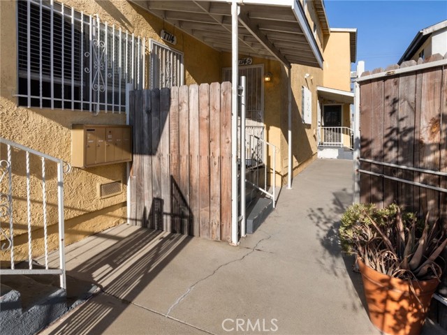 7714 S Broadway, Los Angeles CA: https://media.crmls.org/medias/07b8f621-9277-4715-bd19-ae47ab3f5db5.jpg