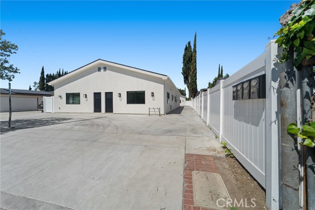 6827 Ranchito Avenue, Van Nuys CA: https://media.crmls.org/medias/07b94523-5a3c-429e-b424-c5e2e90d9a9f.jpg