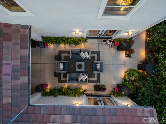 Detail Gallery Image 7 of 65 For 22385 Midtown Ct, Saugus,  CA 91350 - 5 Beds | 4/1 Baths