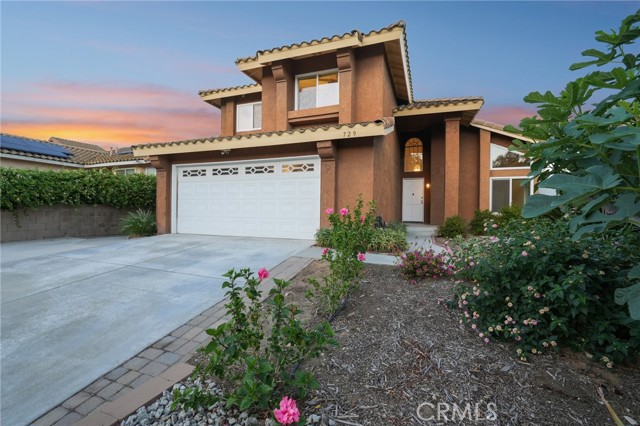 Detail Gallery Image 1 of 25 For 729 La Loma Ln, Corona,  CA 92879 - 4 Beds | 2/1 Baths