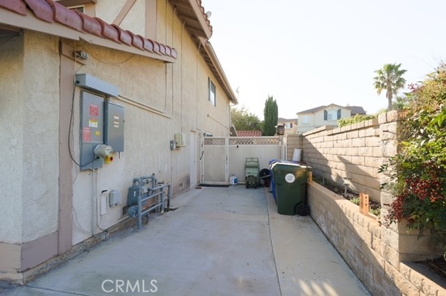 Detail Gallery Image 4 of 39 For 28375 Patricia Hill, Canyon Country,  CA 91387 - 5 Beds | 2/1 Baths