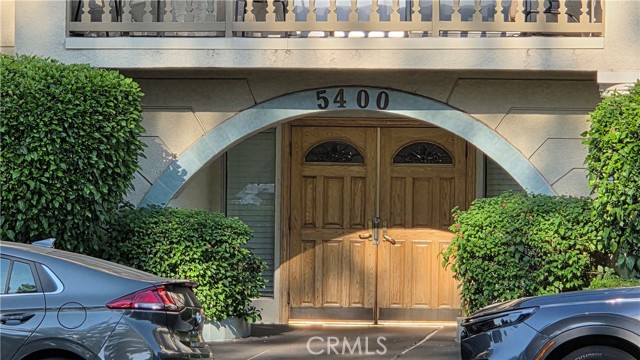 Detail Gallery Image 8 of 30 For 5400 Lindley Ave #105,  Encino,  CA 91316 - 2 Beds | 2 Baths
