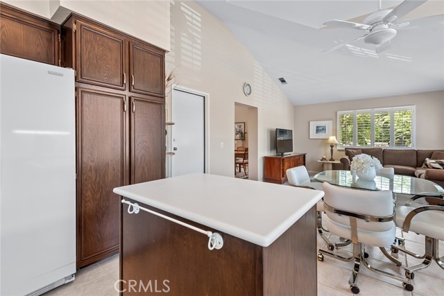 Detail Gallery Image 15 of 32 For 494 Bannister Way #B,  Simi Valley,  CA 93065 - 2 Beds | 2 Baths