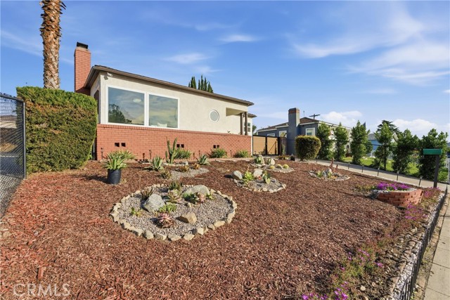 2106 Mcpherson Avenue, Los Angeles CA: https://media.crmls.org/medias/07bcf227-2b06-4f5b-9ad0-fe86f1fd459a.jpg