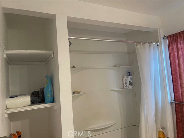 Detail Gallery Image 11 of 16 For 1724 E 10th St, Long Beach,  CA 90813 - 2 Beds | 1 Baths