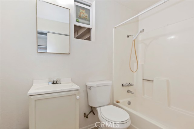 7486 Earhart Avenue, Hesperia CA: https://media.crmls.org/medias/07bf186a-57bc-4f1d-a00e-0404f0d49b46.jpg