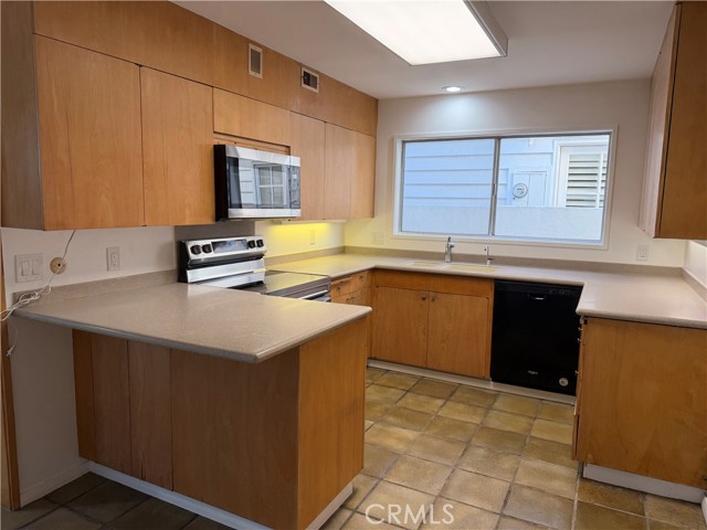 Detail Gallery Image 13 of 29 For 321 Coral Ave, Newport Beach,  CA 92662 - 2 Beds | 3 Baths